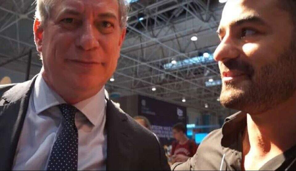 Ciro agride homem que o questiona sobre sua amea a de receber