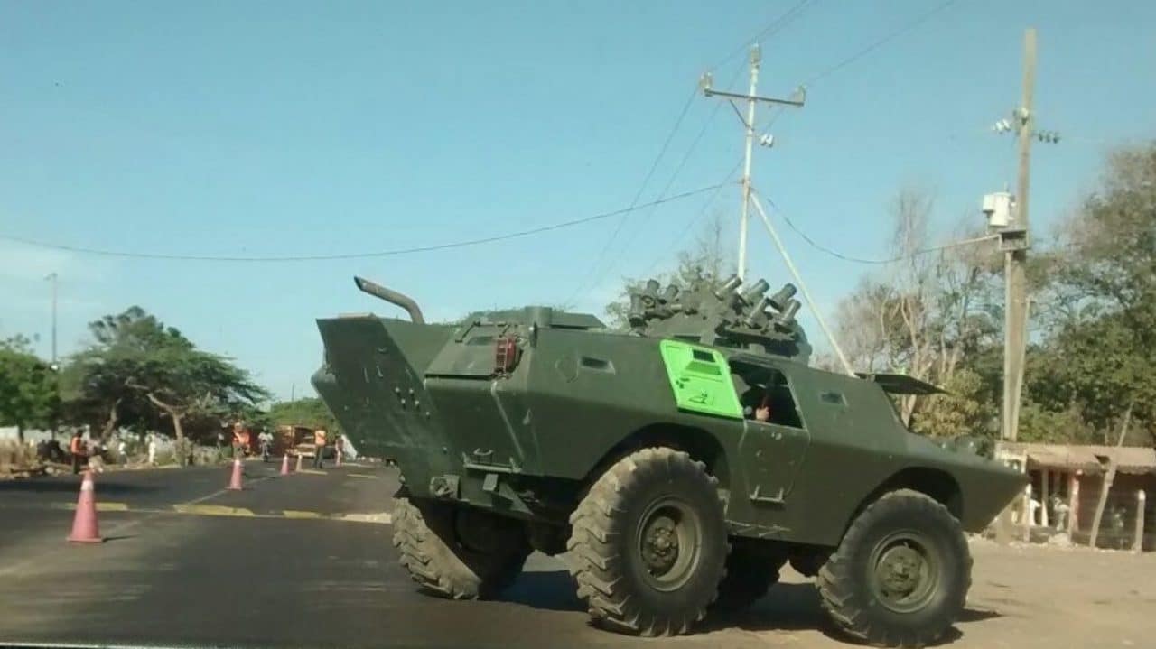 Exército coloca veículos blindados em Roraima na fronteira com a