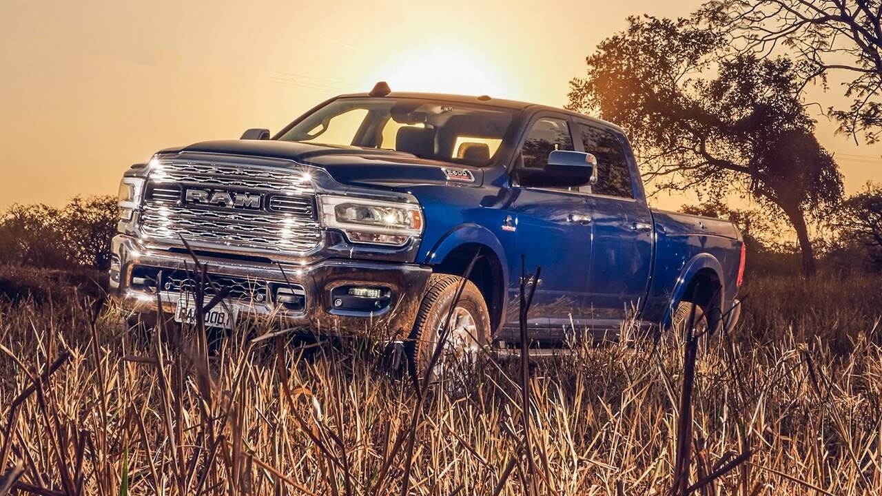 Ram 1500 e 2500 em exposição na Festa do Peão de Boiadeiro de Barretos