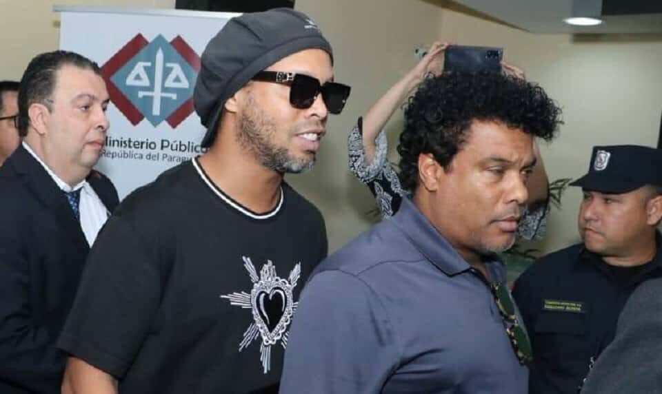 Ronaldinho Gaúcho e seu Irmão Assis foram presos por lavagem de dinheiro. Foto: MP Paraguai