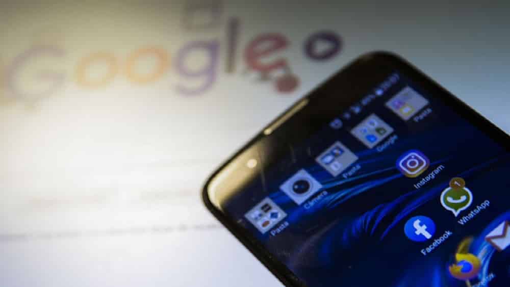 Celular é único meio de acesso à internet para 62% dos brasileiros