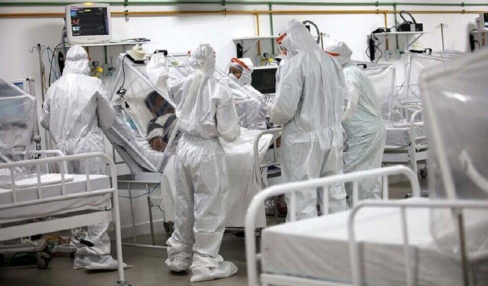 Médicos e enfermeiros em ação em hospital de campanha. Foto: Mário Oliveira/Agência Senado.