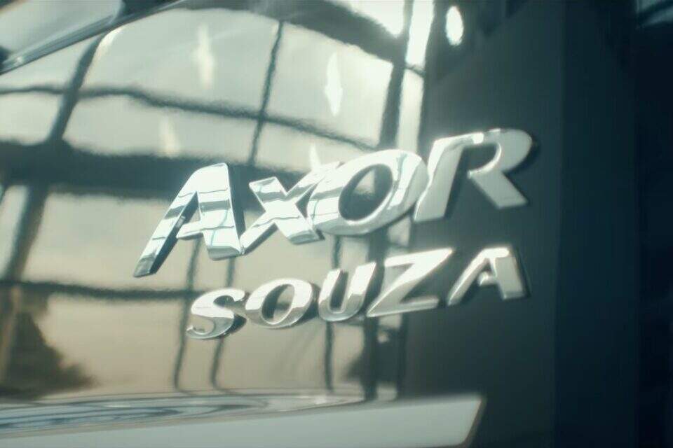 Mercedes-Benz Axor com sobrenome Souza