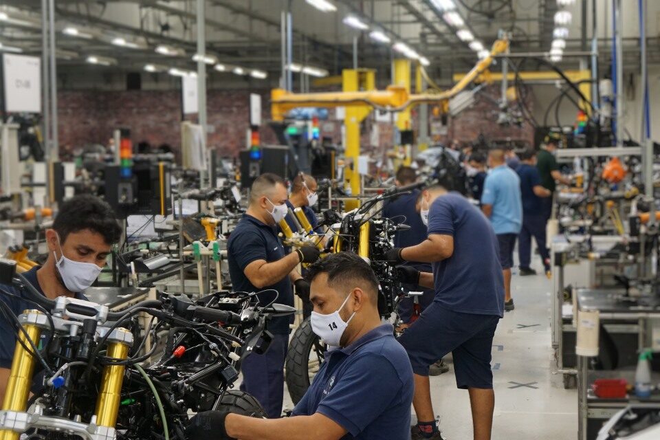 Linha de produção da BMW Motorrad em Manaus