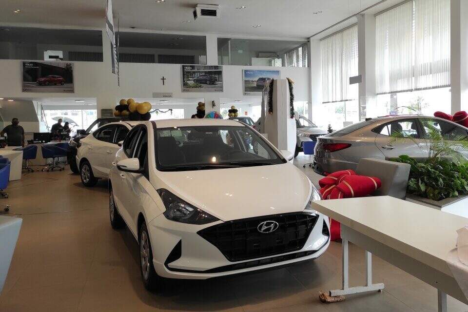 Veículos em concessionária da Hyundai