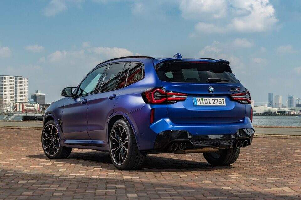 BMW X3 M40i.