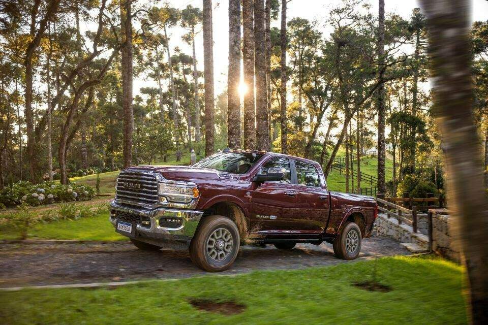 Ram 3500: confira preços, versões e como anda a maior picape do Brasil