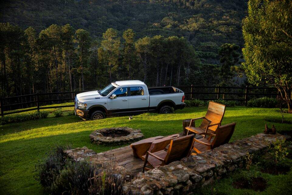 Ram 3500 Laramie Longhorn.