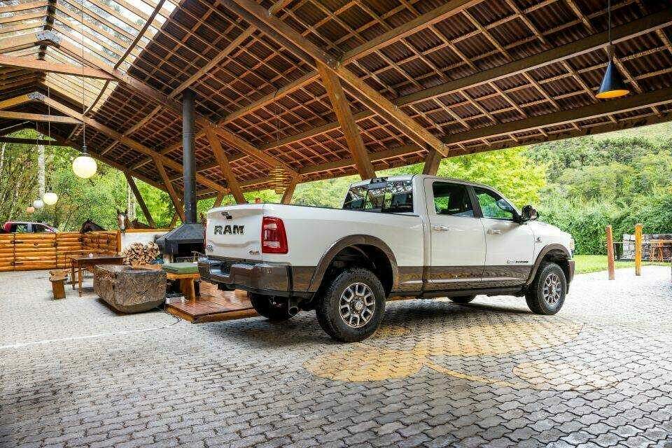 Ram 3500 Laramie Longhorn.