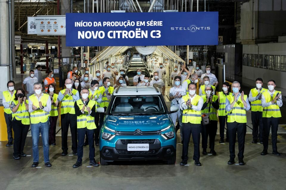 Linha de produção da Citroën em Porto Real (RJ).