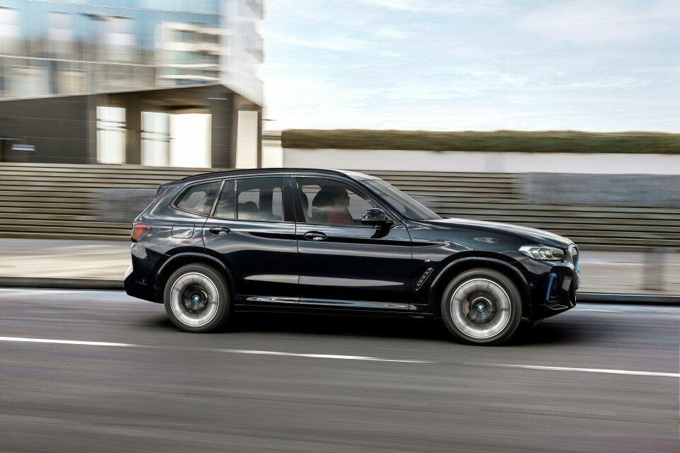 BMW iX3 M Sport.