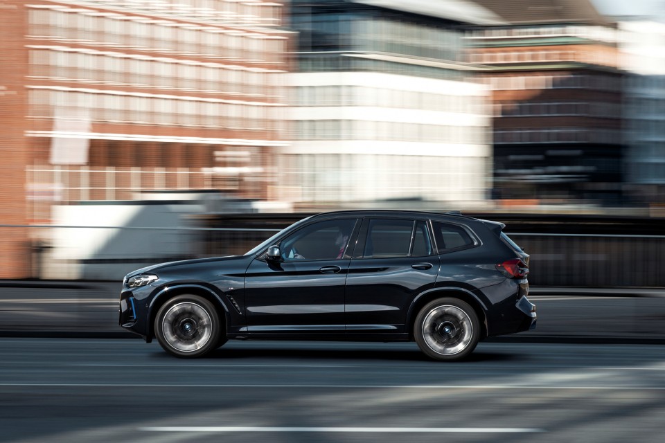 BMW iX3 M Sport.