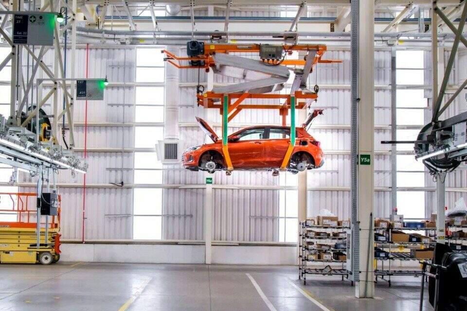 Linha de produção da Chevrolet em Gravataí (RS).