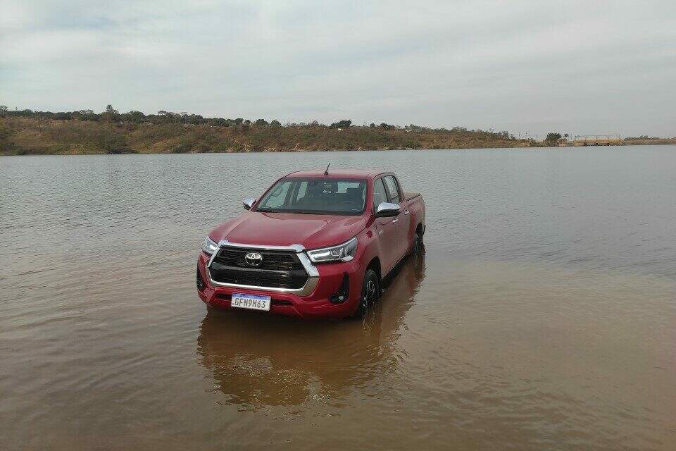 Toyota Hilux SRX.