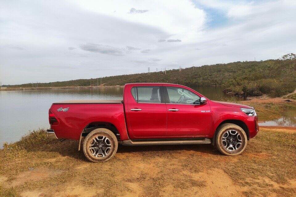 Toyota Hilux SRX.