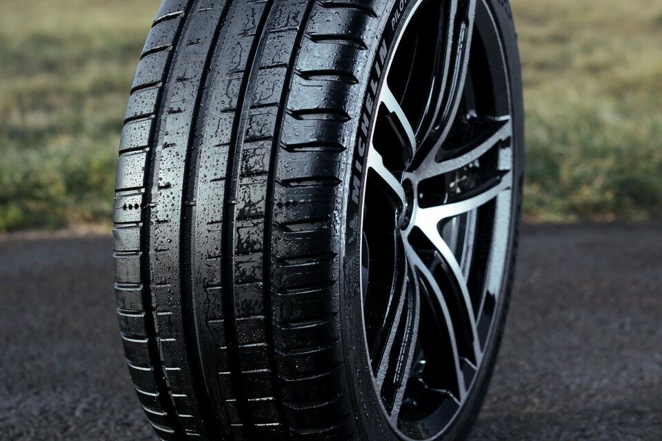Michelin Pilot Sport 5.