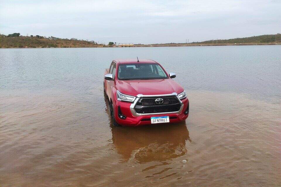 Toyota Hilux SRX.