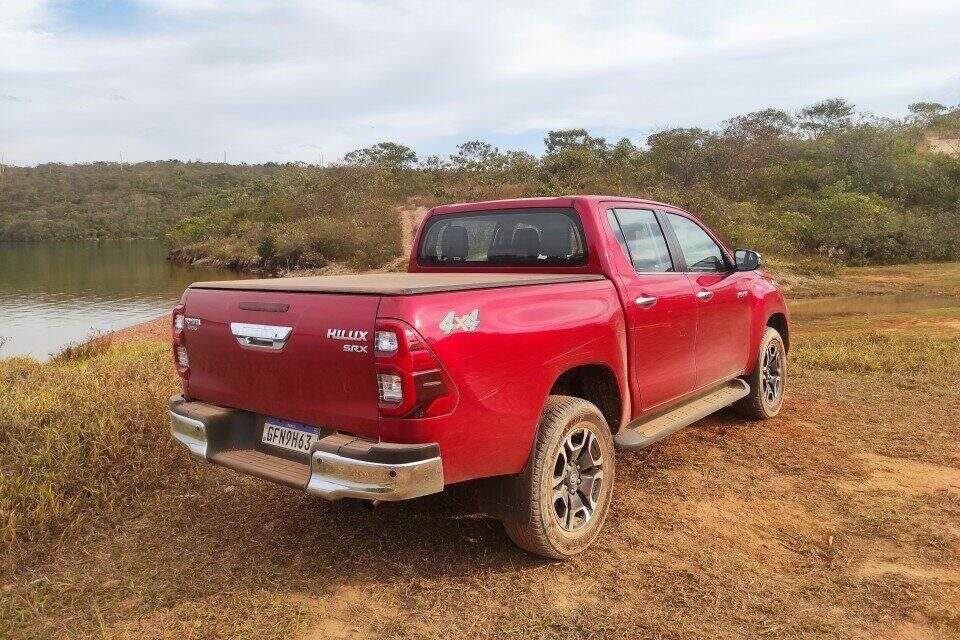 Toyota Hilux SRX.