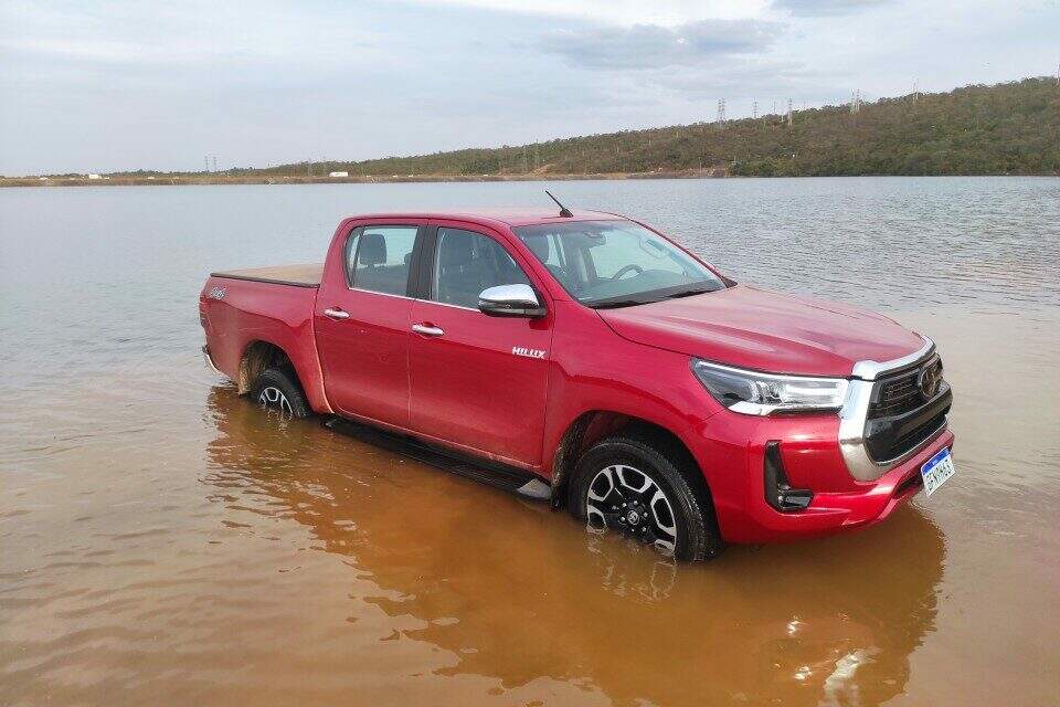 Toyota Hilux SRX.