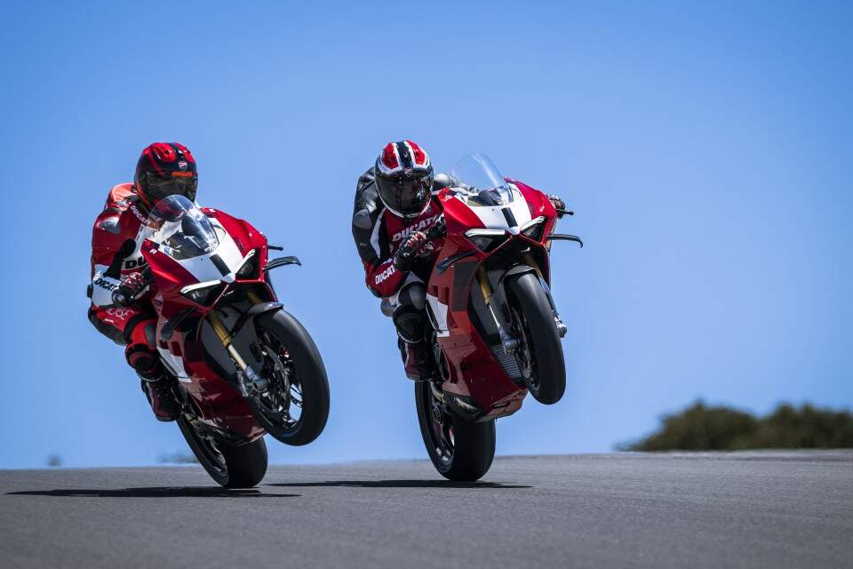 Ducati apresenta a linha 2023 da superesportiva Panigale V4 R