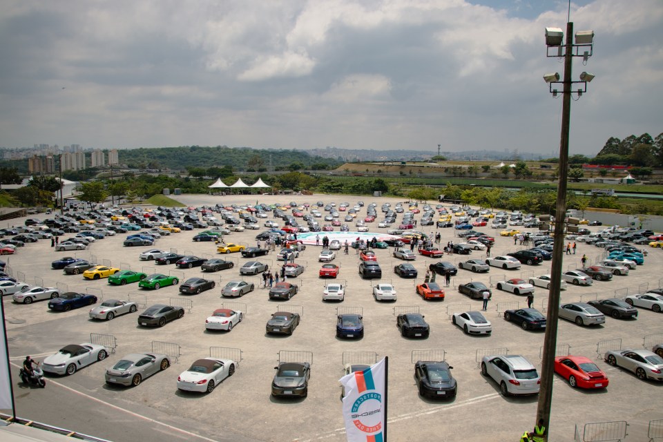 Porsche veranstaltet in Interlagos das größte Treffen der Automobile der Marke in Brasilien