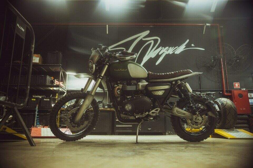 Triumph Scrambler 1200 by Teydi Deguchi.