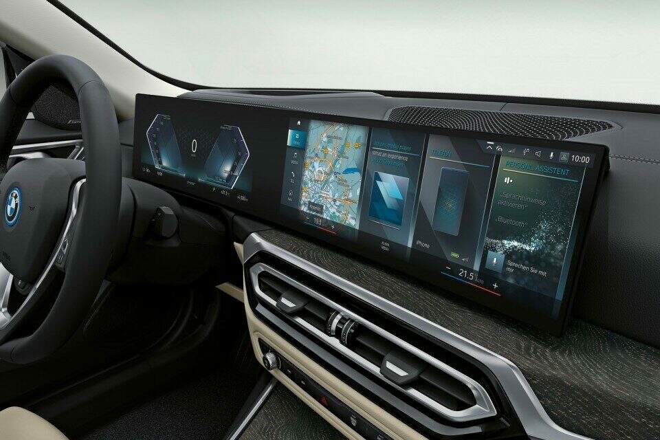 BMW i4.