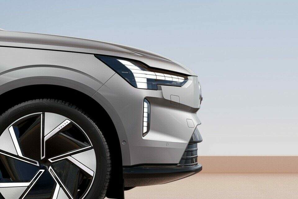 Volvo EX90.