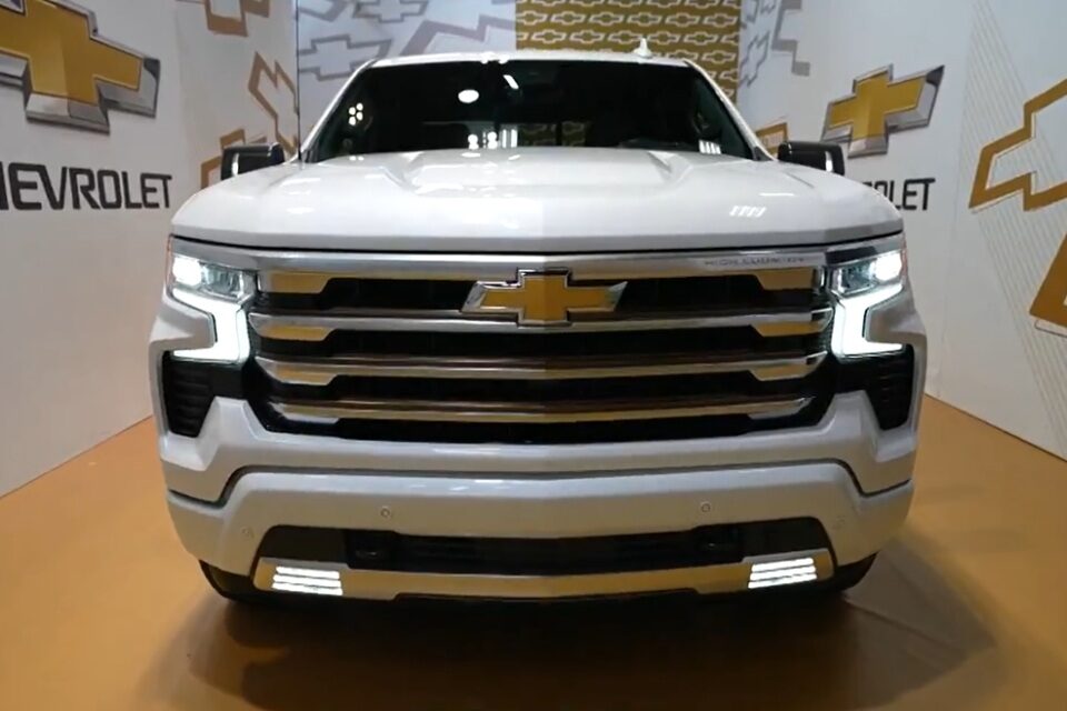 Chevrolet Silverado.