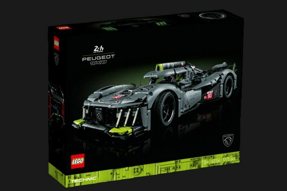 Lego Technic Peugeot 9x8 24H Le Mans.