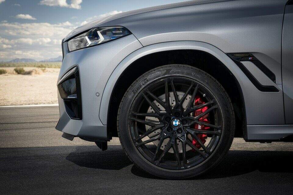 BMW X6.