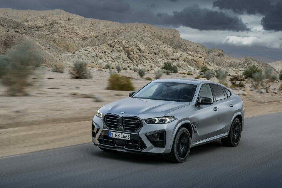 BMW X6.