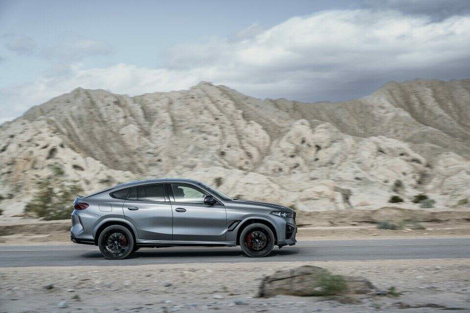 BMW X6.