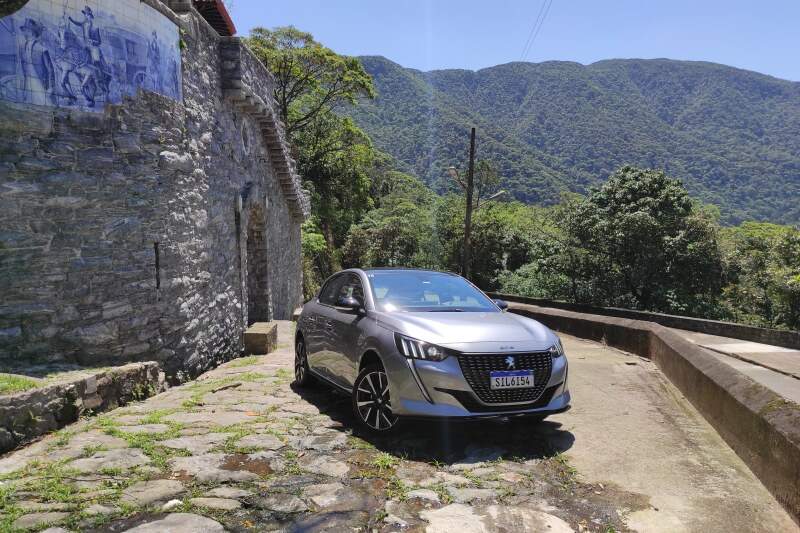 Peugeot 208 Style Turbo 200.