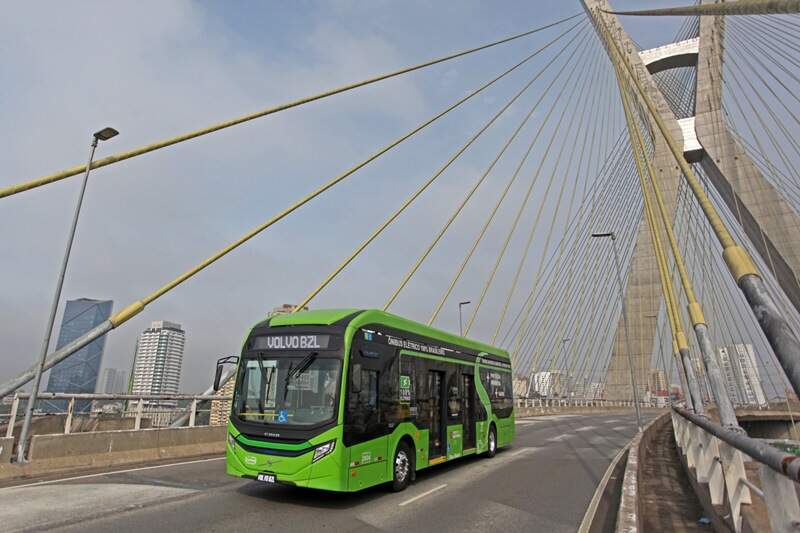 Volvo BZL em testes por São Paulo.