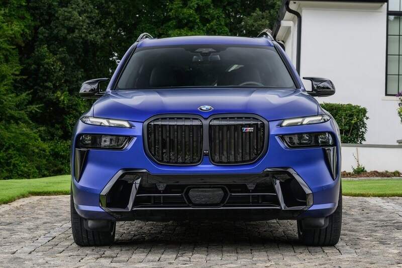 BMW X7 M60i.