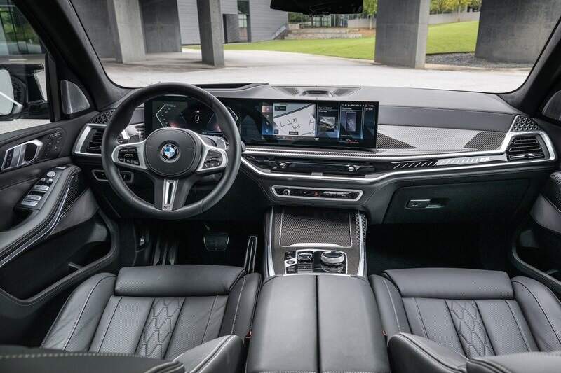 BMW X7 M60i.