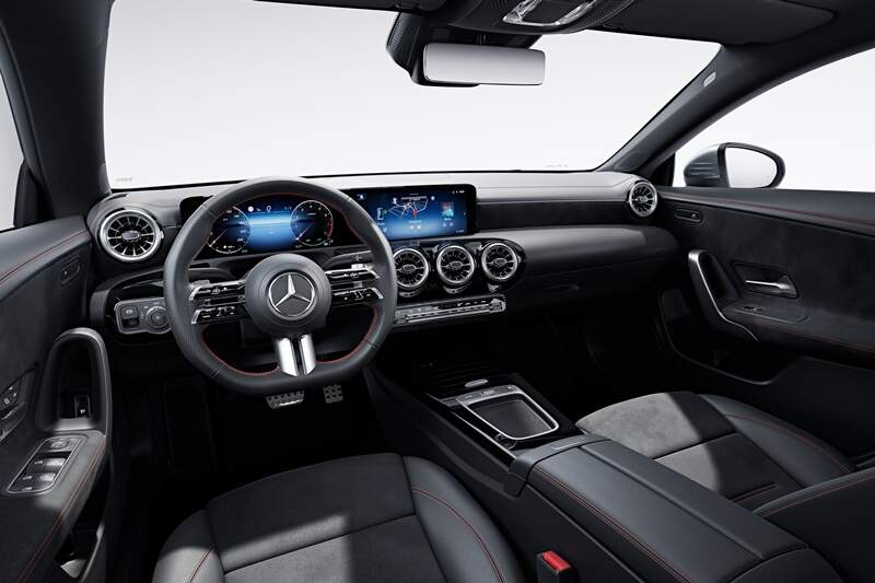 MercedeMercedes-Benz CLA 200 AMG.s-Benz CLA AMG 35.