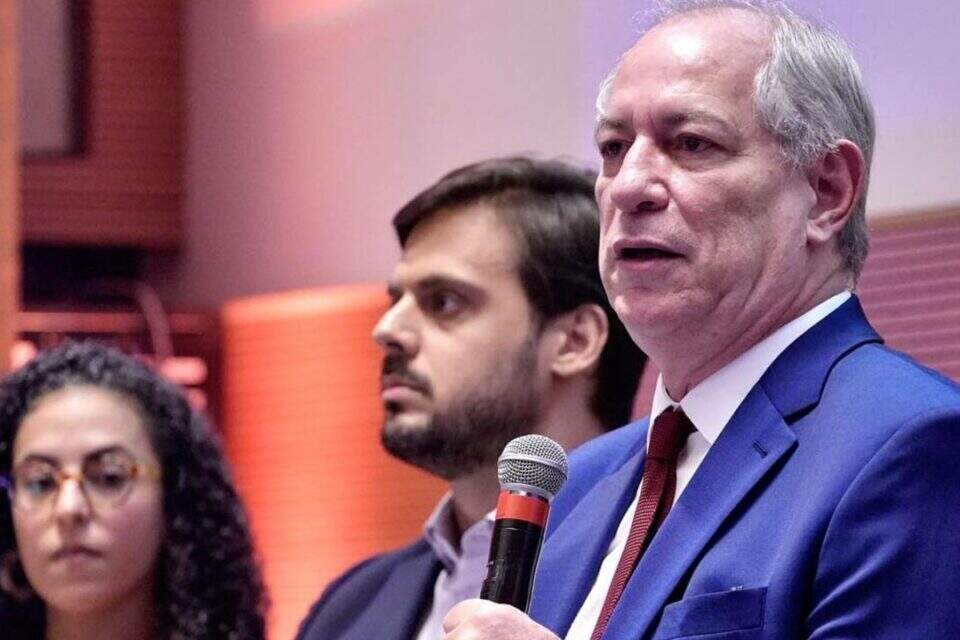 Ciro Gomes Explorar politicamente o 8 de Janeiro igualmente