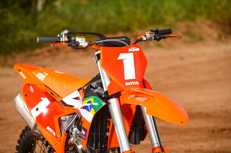 KTM 450 SX-F Factory Brasil.