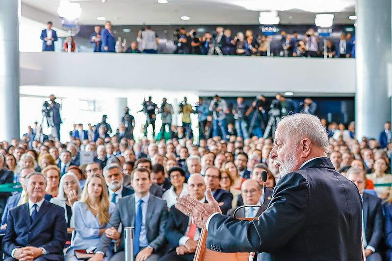 Lula e membros do seu governo, no Palácio do Planalto. Foto: Ricardo Stuckert/PR