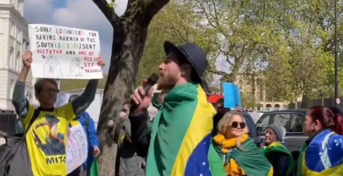 Brazilians demonstrate in London against Alexandre de Moraes