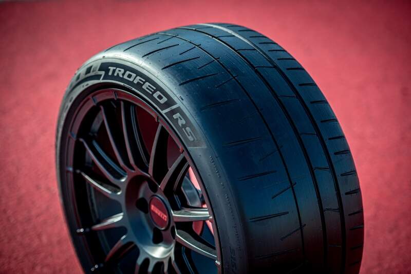 Pirelli P Zero Trofeo RS.