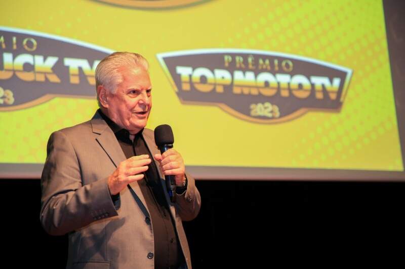 Paulo Brandão apresentando o prêmio Top Car.