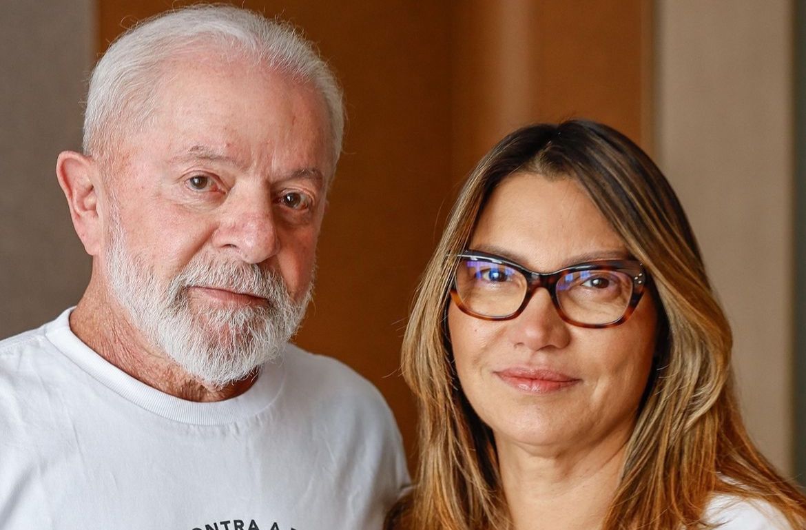 ​Lula exibe presente barato a Janja após gastos de Luxo do Governo
