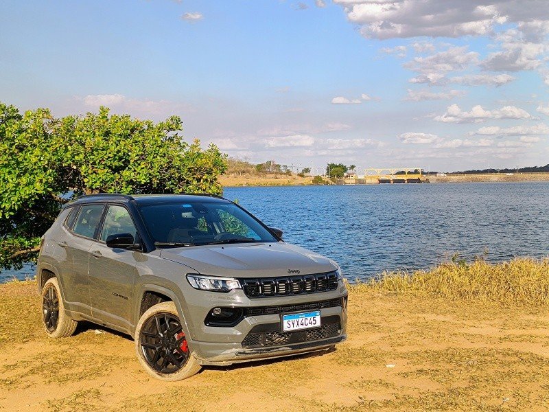 Jeep Compass Blackhawk.