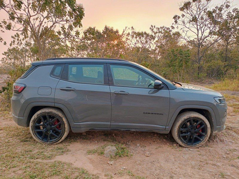 Jeep Compass Blackhawk.