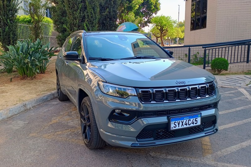 Jeep Compass Blackhawk.