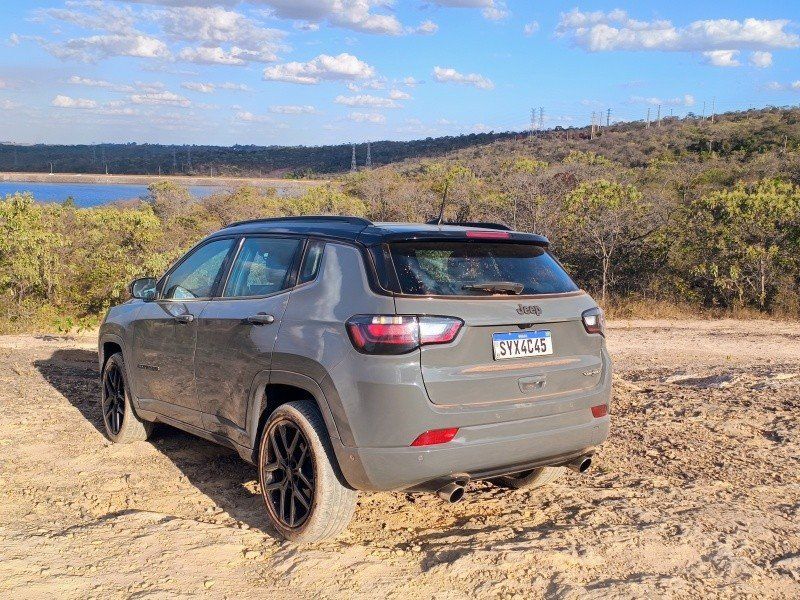 Jeep Compass Blackhawk.