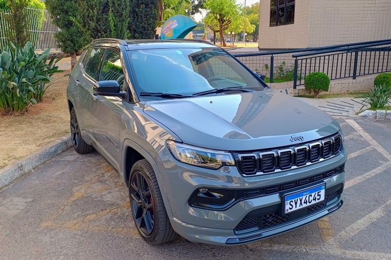 Jeep Compass Blackhawk.